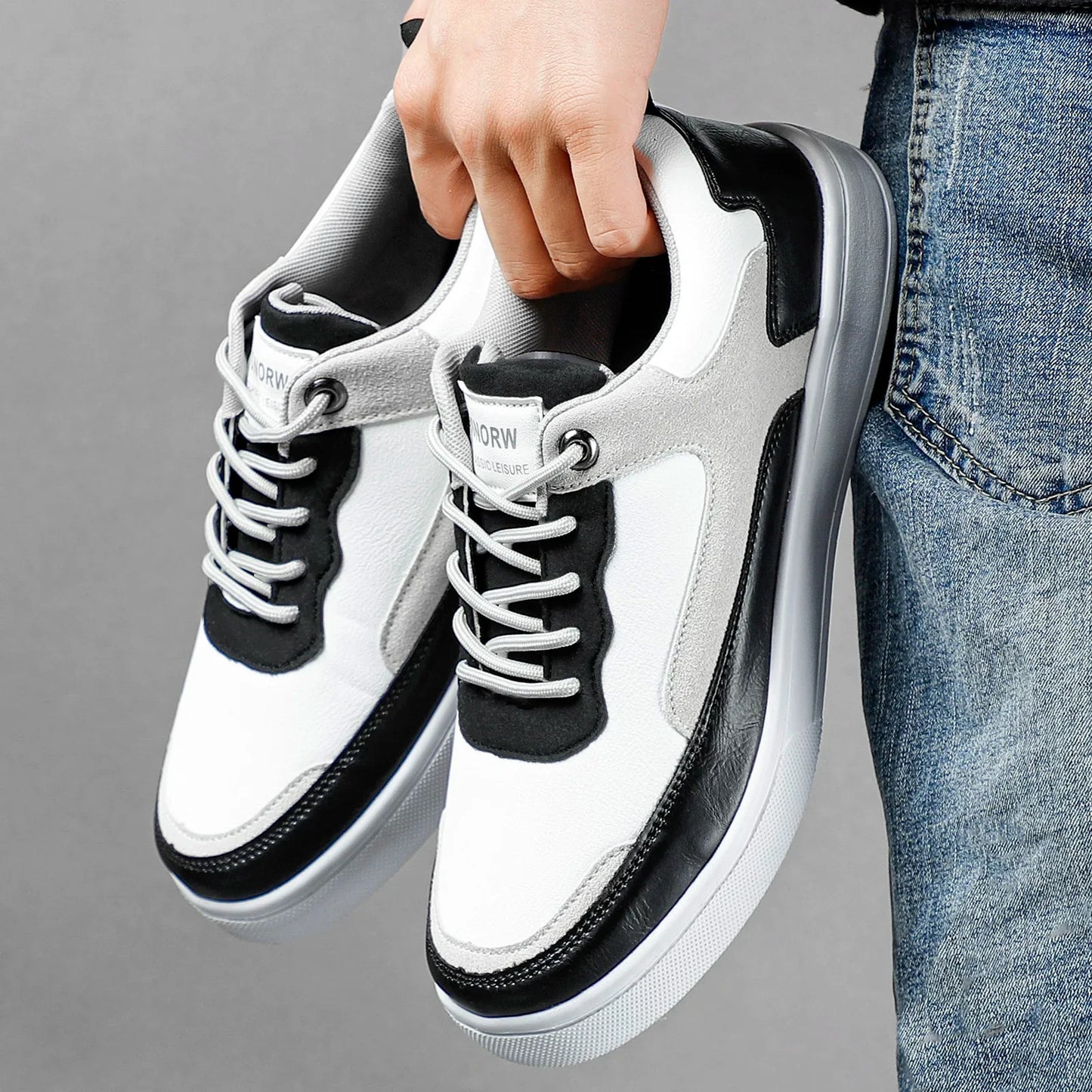 Adi Sneaker